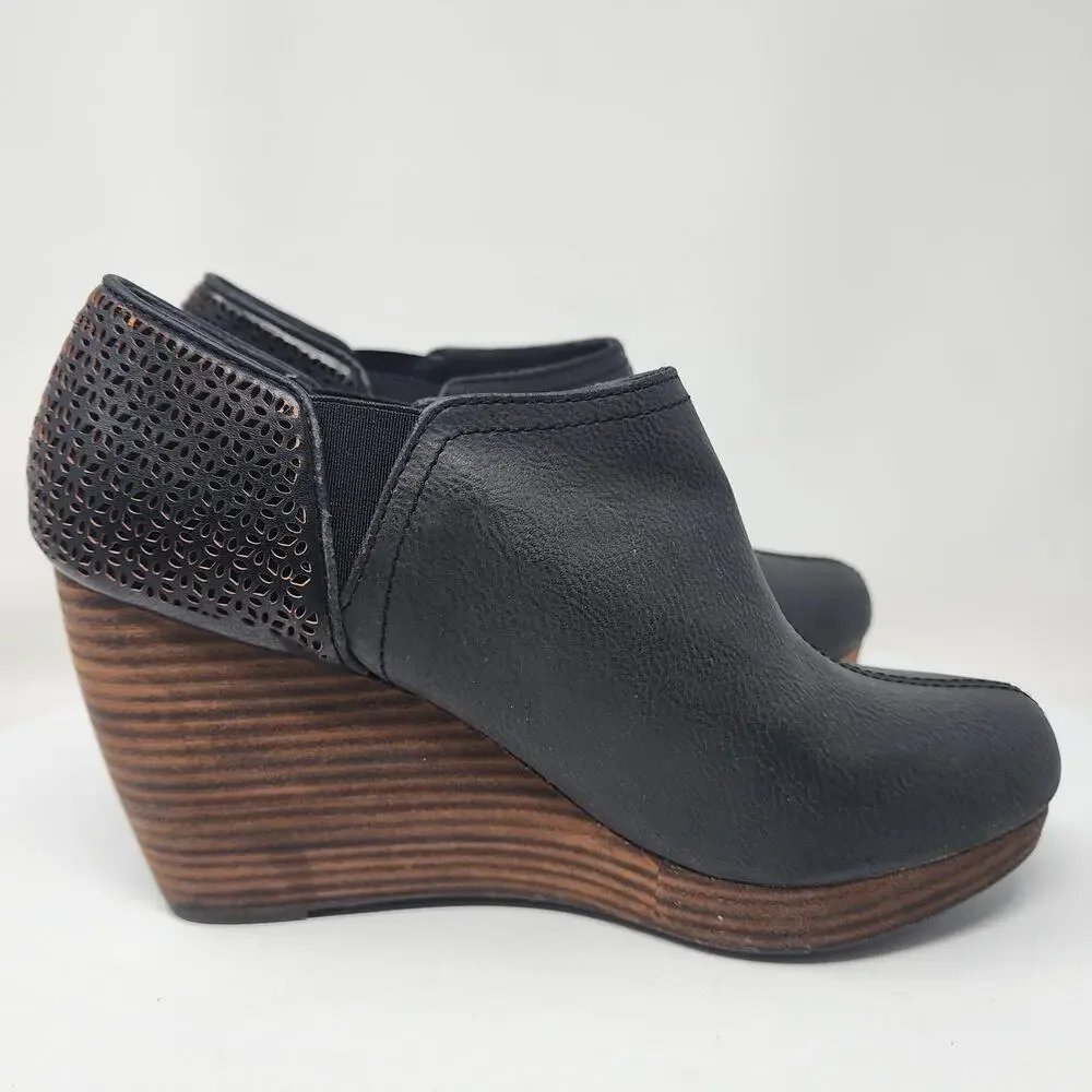 Dr. Scholl's Harlow Wedge Bootie Women 9 Wide Dark Brown w Perforated Heel
